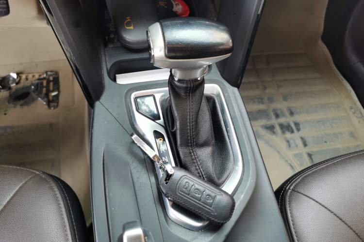 Used GAC Trumpchi GS4 2017 200T G-DCT Two-Wheel Drive Elite Edition Gear Lever