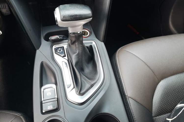 Used GAC Trumpchi GS4 2017 235T Automatic Two-Wheel Drive Luxury Smart Connectivity Version Gear Lever