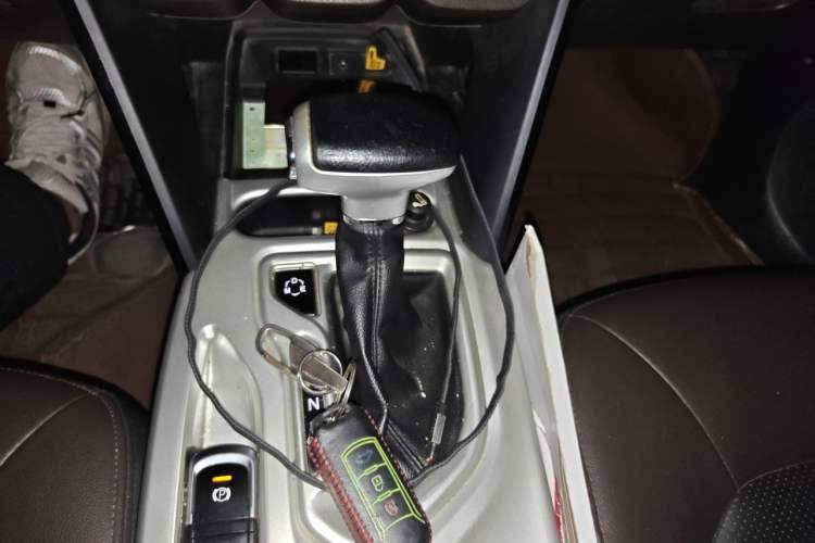 Used GAC Trumpchi GS4 2017 235T Automatic Two-Wheel Drive Luxury Smart Connectivity Version Gear Lever