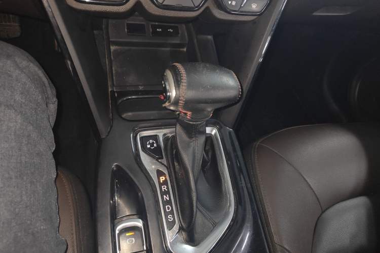 Used GAC Trumpchi GS4 2017 235T Automatic Two-Wheel Drive Elite Edition Gear Lever