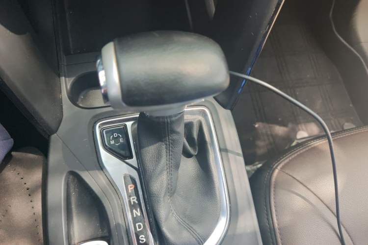 Used GAC Trumpchi GS4 2017 235T Automatic Two-Wheel Drive Luxury Smart Connectivity Version Gear Lever