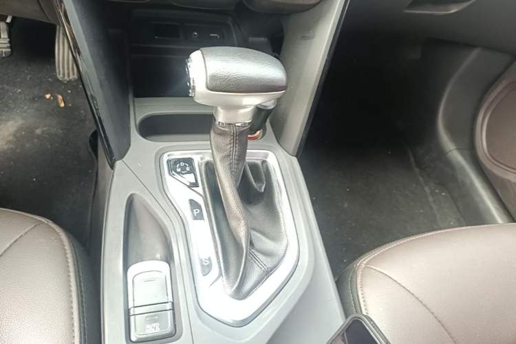 Used GAC Trumpchi GS4 2017 235T Automatic Two-Wheel Drive Luxury Smart Connectivity Version Gear Lever