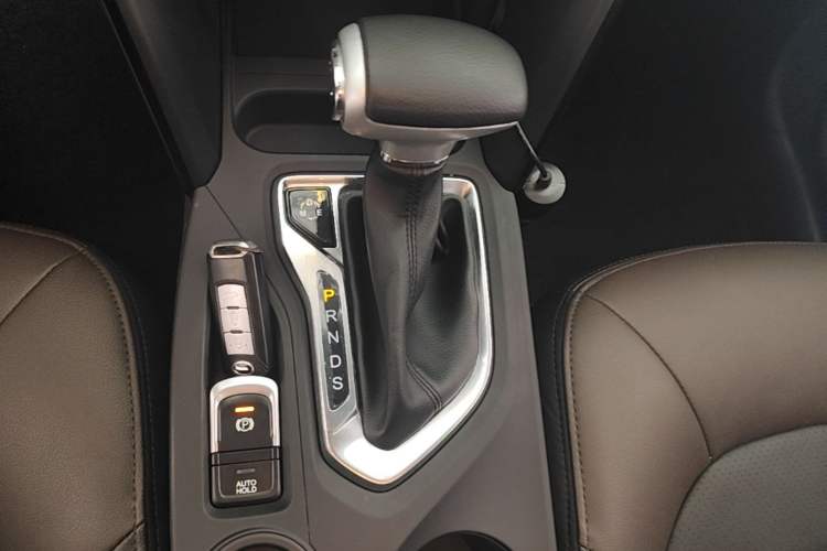 Used GAC Trumpchi GS4 2017 235T Automatic Two-Wheel Drive Luxury Smart Connectivity Version Gear Lever