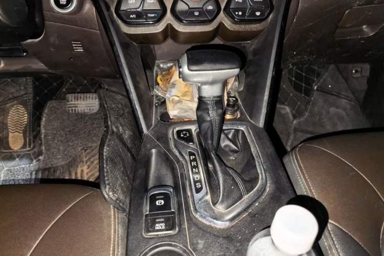 Used GAC Trumpchi GS4 2017 235T Automatic Two-Wheel Drive Luxury Smart Connectivity Version Gear Lever