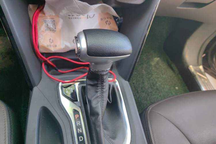 Used GAC Trumpchi GS4 2017 235T Automatic Two-Wheel Drive Luxury Smart Connectivity Version Gear Lever