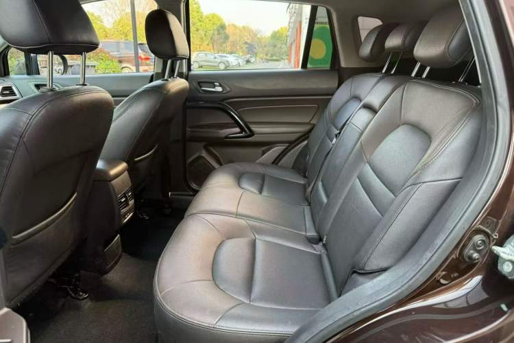 Used GAC Trumpchi GS4 2017 235T Automatic Two-Wheel Drive Elite Edition Interior 2