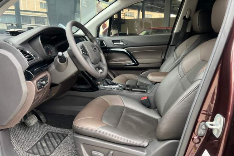 Used GAC Trumpchi GS4 2017 235T Automatic Two-Wheel Drive Luxury Smart Connectivity Version Interior 4