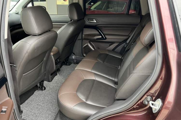 Used GAC Trumpchi GS4 2017 235T Automatic Two-Wheel Drive Luxury Smart Connectivity Version Interior 5