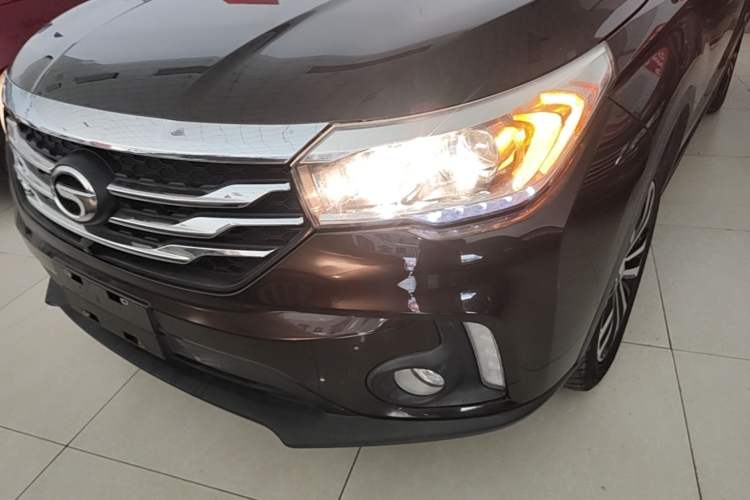 Used GAC Trumpchi GS4 2017 235T Automatic Two-Wheel Drive Luxury Smart Connectivity Version Left Front Headlight