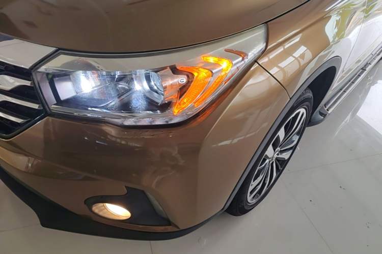 Used GAC Trumpchi GS4 2017 235T Automatic Two-Wheel Drive Luxury Smart Connectivity Version Left Front Headlight