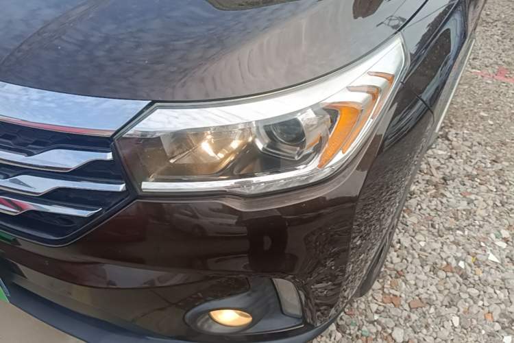 Used GAC Trumpchi GS4 2017 235T Automatic Two-Wheel Drive Luxury Smart Connectivity Version Left Front Headlight