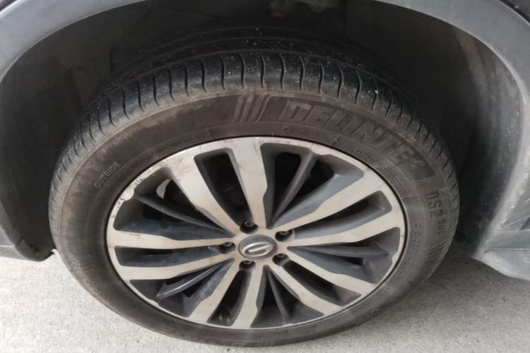 Used GAC Trumpchi GS4 2017 235T Automatic Two-Wheel Drive Luxury Smart Connectivity Version Left Front Wheel Hub