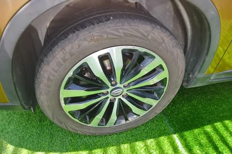 Used GAC Trumpchi GS4 2017 235T Automatic Two-Wheel Drive Luxury Smart Connectivity Version Left Front Wheel Hub