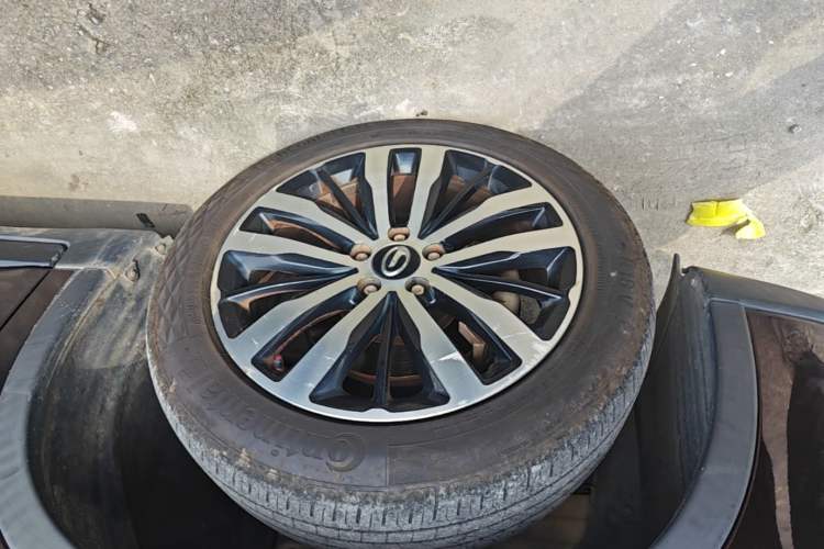 Used GAC Trumpchi GS4 2017 235T Automatic Two-Wheel Drive Luxury Smart Connectivity Version Left Front Wheel Hub