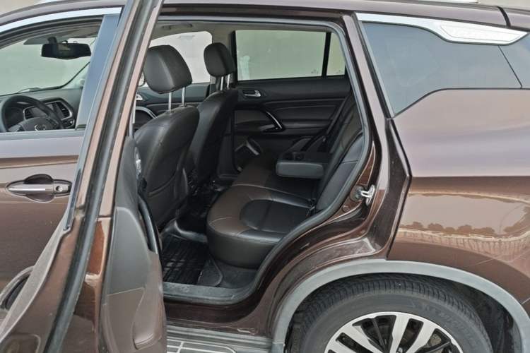 Used GAC Trumpchi GS4 2017 235T Manual Two-Wheel Drive Luxury Edition Left Rear Seat