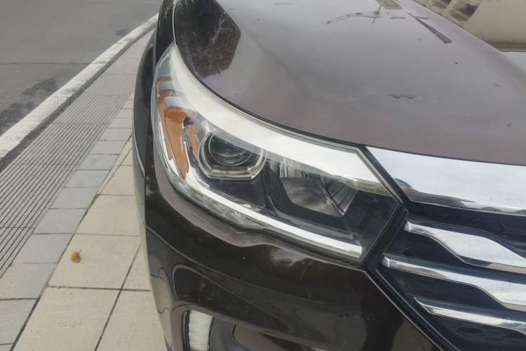 Used GAC Trumpchi GS4 2017 235T Automatic Two-Wheel Drive Luxury Smart Connectivity Version Right Front Headlight