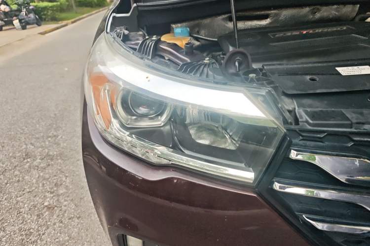 Used GAC Trumpchi GS4 2017 235T Automatic Two-Wheel Drive Luxury Smart Connectivity Version Right Front Headlight