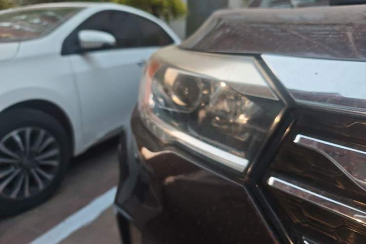 Used GAC Trumpchi GS4 2017 200T Manual Two-Wheel Drive Luxury Edition Right Front Headlight