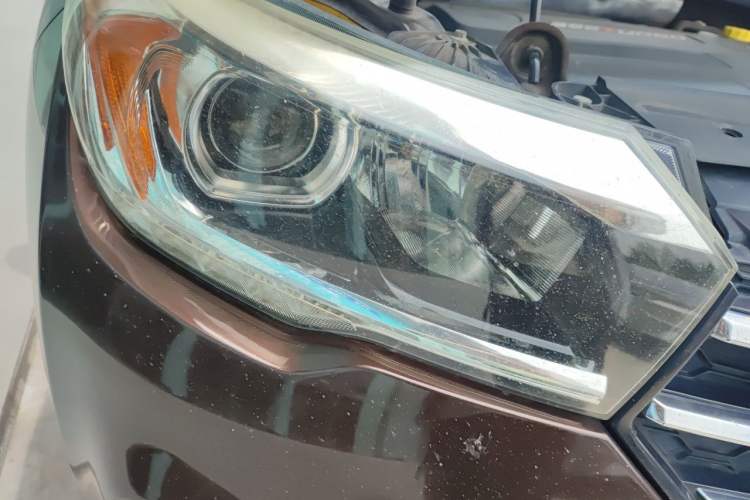 Used GAC Trumpchi GS4 2017 200T Manual Two-Wheel Drive Elite Edition Right Front Headlight