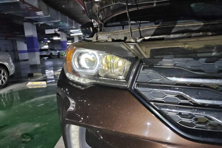 Used GAC Trumpchi GS4 2017 235T Automatic Two-Wheel Drive Luxury Smart Connectivity Version Right Front Headlight