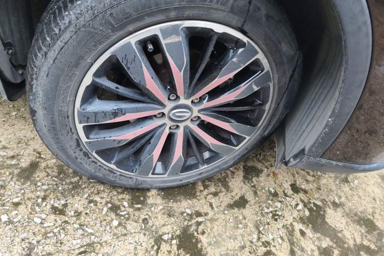 Used GAC Trumpchi GS4 2017 235T Automatic Two-Wheel Drive Luxury Smart Connectivity Version Right Front Wheel Hub
