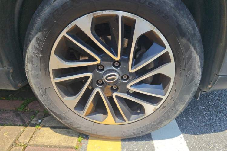 Used GAC Trumpchi GS4 2017 235T Automatic Two-Wheel Drive Elite Edition Right Front Wheel Hub