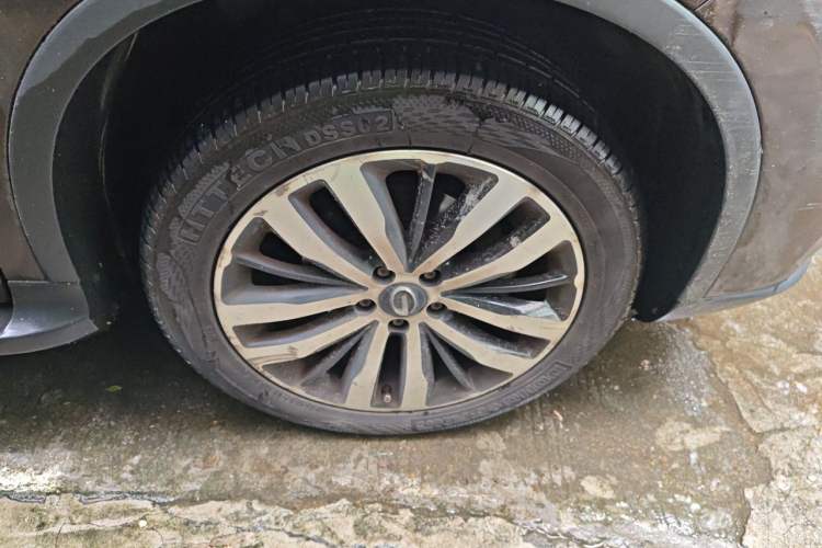 Used GAC Trumpchi GS4 2017 235T Automatic Two-Wheel Drive Luxury Smart Connectivity Version Right Front Wheel Hub