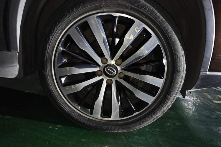 Used GAC Trumpchi GS4 2017 235T Automatic Two-Wheel Drive Luxury Smart Connectivity Version Right Front Wheel Hub