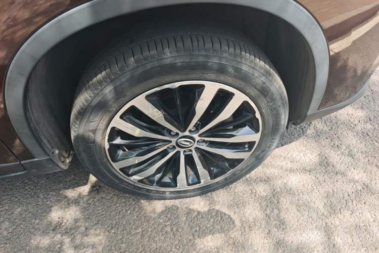 Used GAC Trumpchi GS4 2017 235T Automatic Two-Wheel Drive Luxury Smart Connectivity Version Right Front Wheel Hub