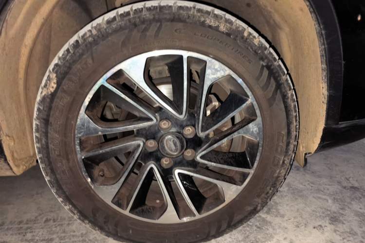 Used GAC Trumpchi GS4 2017 235T Automatic Two-Wheel Drive Luxury Smart Connectivity Version Right Front Wheel Hub
