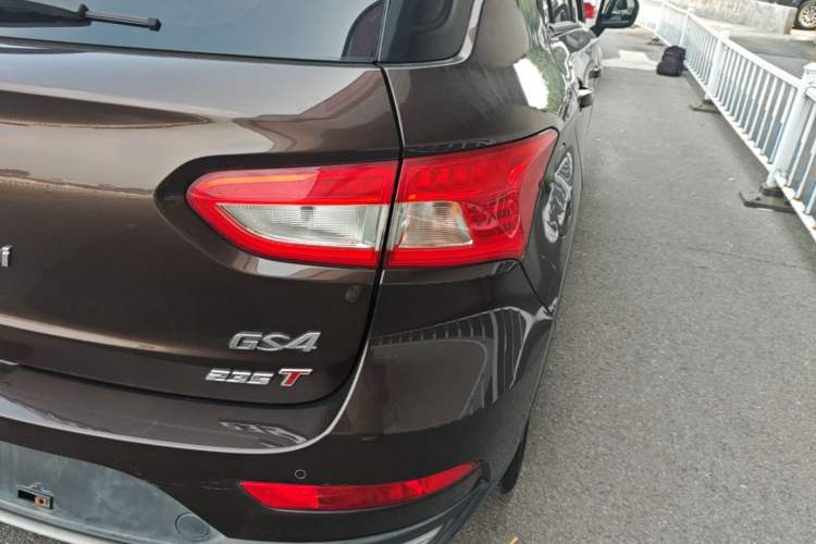 Used GAC Trumpchi GS4 2017 235T Manual Two-Wheel Drive Luxury Edition Right Rear Taillight