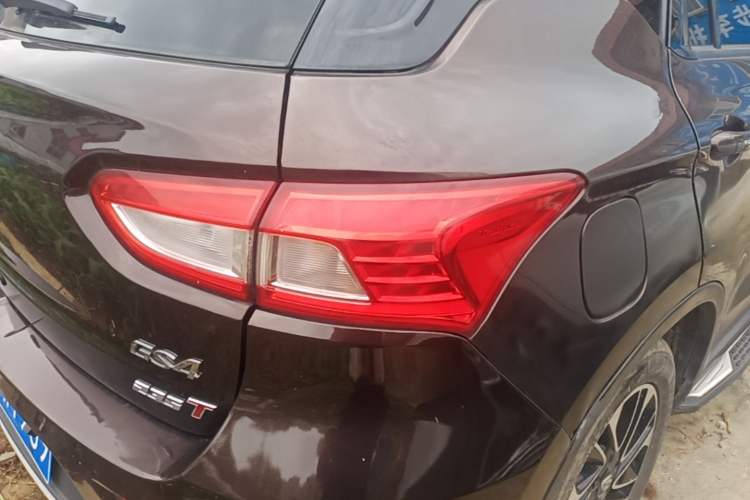 Used GAC Trumpchi GS4 2017 235T Automatic Two-Wheel Drive Elite Edition Right Rear Taillight