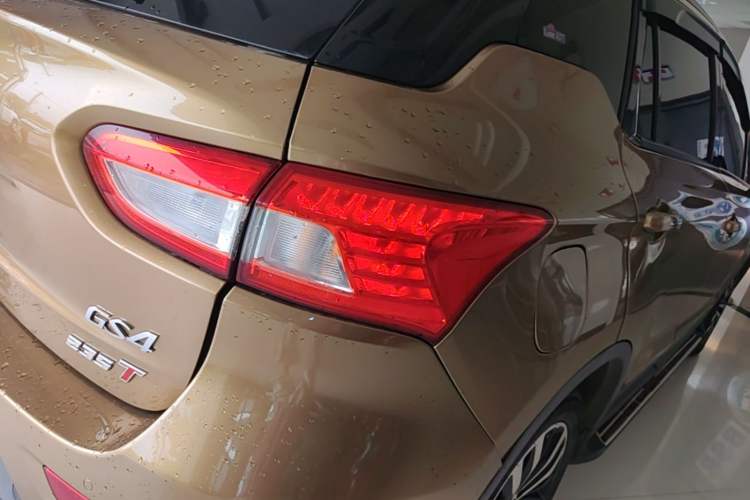 Used GAC Trumpchi GS4 2017 235T Automatic Two-Wheel Drive Luxury Smart Connectivity Version Right Rear Taillight