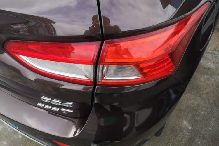 Used GAC Trumpchi GS4 2017 235T Automatic Two-Wheel Drive Luxury Smart Connectivity Version Right Rear Taillight