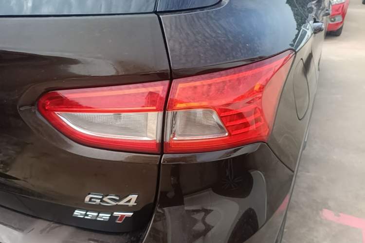 Used GAC Trumpchi GS4 2017 235T Automatic Two-Wheel Drive Luxury Smart Connectivity Version Right Rear Taillight