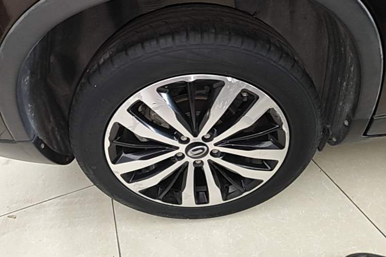 Used GAC Trumpchi GS4 2017 235T Automatic Two-Wheel Drive Luxury Smart Connectivity Version Right Rear Wheel Hub