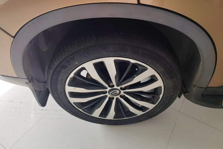 Used GAC Trumpchi GS4 2017 235T Automatic Two-Wheel Drive Luxury Smart Connectivity Version Right Rear Wheel Hub