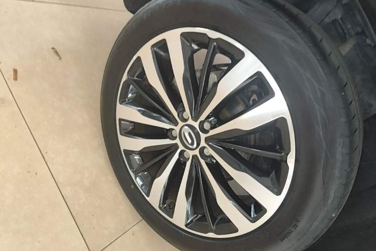 Used GAC Trumpchi GS4 2017 235T Automatic Two-Wheel Drive Luxury Smart Connectivity Version Right Rear Wheel Hub