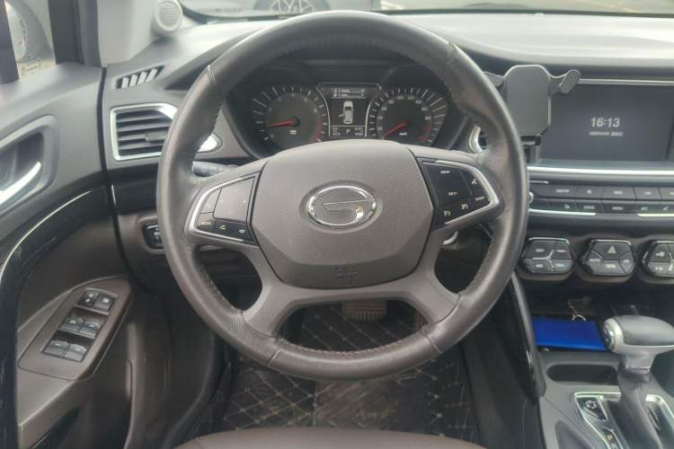 Used GAC Trumpchi GS4 2017 235T Automatic Two-Wheel Drive Luxury Smart Connectivity Version Steering Wheel