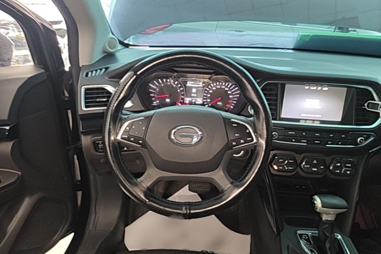 Used GAC Trumpchi GS4 2017 235T Automatic Two-Wheel Drive Luxury Smart Connectivity Version Steering Wheel