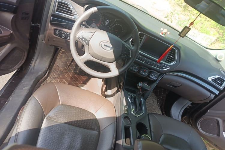 Used GAC Trumpchi GS4 2017 235T Automatic Two-Wheel Drive Luxury Smart Connectivity Version Steering Wheel