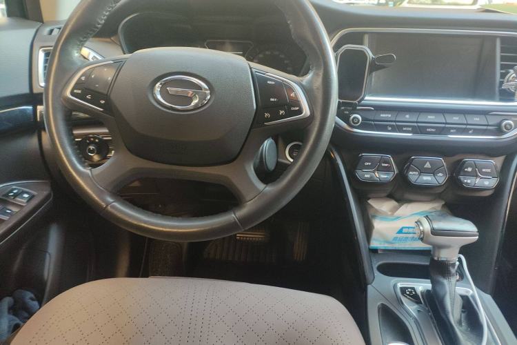 Used GAC Trumpchi GS4 2017 235T Automatic Two-Wheel Drive Luxury Smart Connectivity Version Steering Wheel