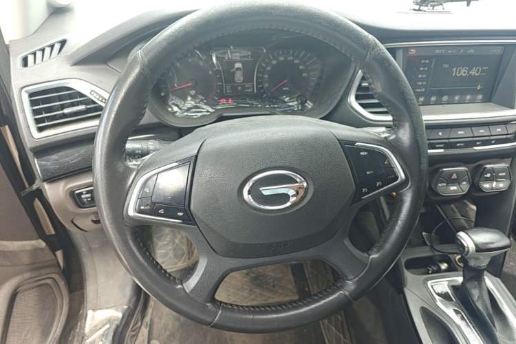 Used GAC Trumpchi GS4 2017 235T Automatic Two-Wheel Drive Luxury Smart Connectivity Version Steering Wheel