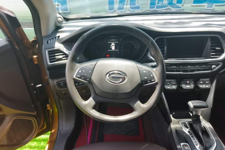 Used GAC Trumpchi GS4 2017 235T Automatic Two-Wheel Drive Luxury Smart Connectivity Version Steering Wheel