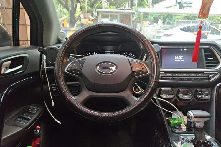 Used GAC Trumpchi GS4 2017 235T Automatic Two-Wheel Drive Luxury Smart Connectivity Version Steering Wheel