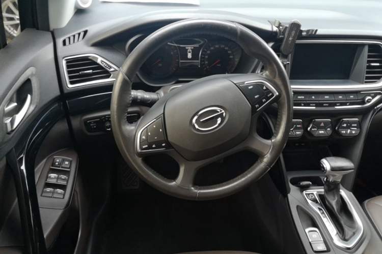 Used GAC Trumpchi GS4 2017 235T Automatic Two-Wheel Drive Luxury Smart Connectivity Version Steering Wheel