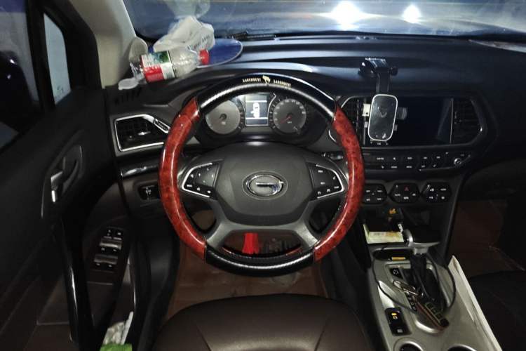 Used GAC Trumpchi GS4 2017 235T Automatic Two-Wheel Drive Luxury Smart Connectivity Version Steering Wheel