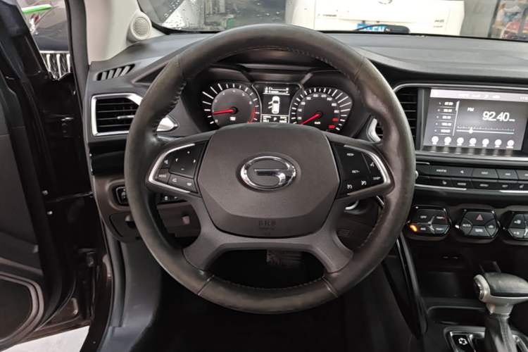 Used GAC Trumpchi GS4 2017 235T Automatic Two-Wheel Drive Luxury Smart Connectivity Version Steering Wheel