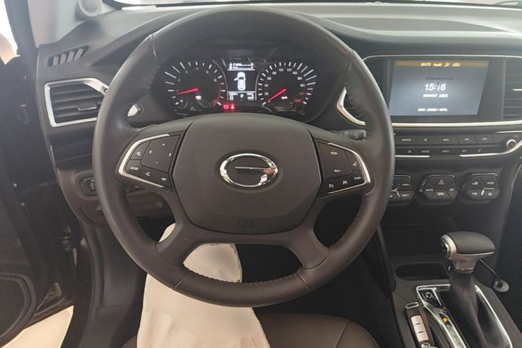Used GAC Trumpchi GS4 2017 235T Automatic Two-Wheel Drive Luxury Smart Connectivity Version Steering Wheel