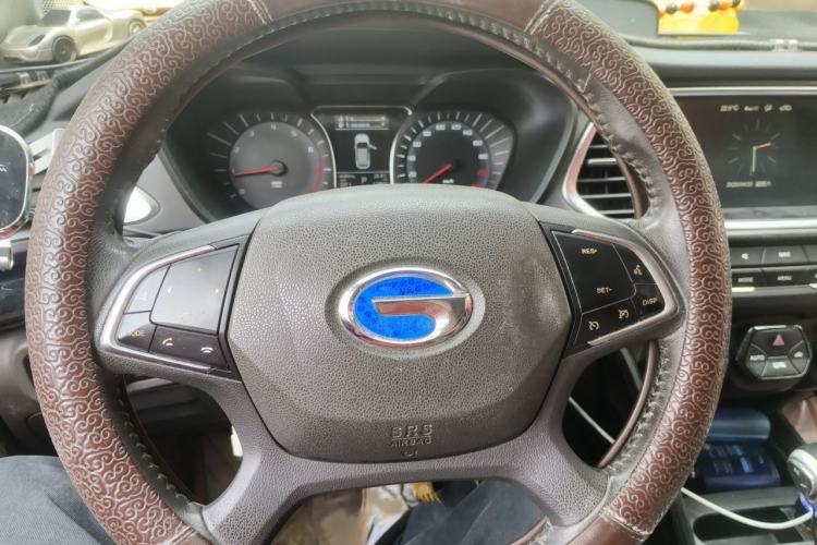 Used GAC Trumpchi GS4 2017 235T Automatic Two-Wheel Drive Luxury Smart Connectivity Version Steering Wheel